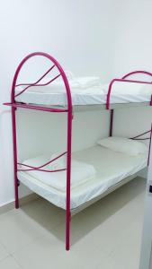 a couple of bunk beds in a room at SmileHome - Palas Horizon Residence 4R2B Brinchang in Brinchang