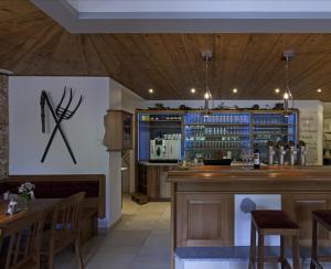 The lounge or bar area at Wellnesshotel Aumühle