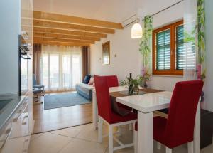 Posezení v ubytování Apartment Villa Slavija + 37 fotografií