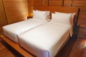 Ένα ή περισσότερα κρεβάτια σε δωμάτιο στο Point of View Hotel & Resort Majalengka