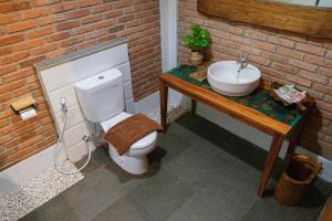 Ένα μπάνιο στο Point of View Hotel & Resort Majalengka