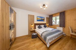 Łóżko lub łóżka w pokoju w obiekcie Wellness- und Familienhotel Dachsteinresort