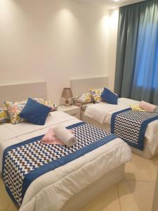A bed or beds in a room at Sharm Hills