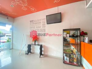 TV a/nebo společenská místnost v ubytování Hotel Alpha Makassar RedPartner