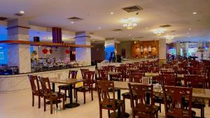 Restaurace v ubytování Golden View Hotel