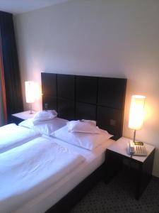 
Ein Bett oder Betten in einem Zimmer der Unterkunft Hotel Burgcafe
