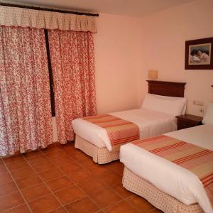 Een bed of bedden in een kamer bij Hotel Rural Carlos Astorga