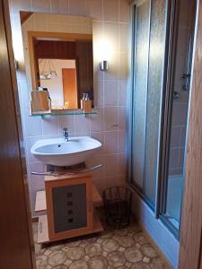 Ett badrum på Ferienwohnung Brentenholz