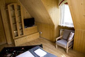 Telewizja i/lub zestaw kina domowego w obiekcie Zakońpiańska Chata - Domek Góralski Na Kamieńcu