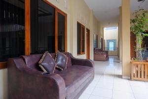 Predel za sedenje v nastanitvi Urbanview Syariah Wisma Wongso Borobudur