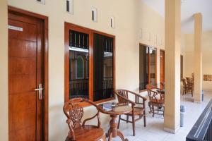 Posezení v ubytování Urbanview Syariah Wisma Wongso Borobudur