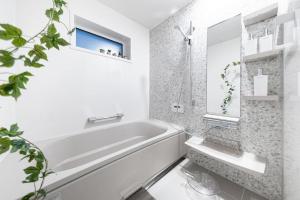 Ένα μπάνιο στο THE Prestige