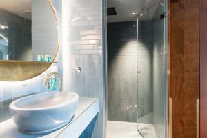 Vannituba majutusasutuses Hotel Aare Thun
