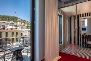 Nespecifikovaný výhled na hory nebo výhled na hory při pohledu z hotelu