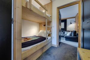 アーク 1950にあるArc 1950 - Appartement 2 chambres - Ski-in & out - Grande Terrasse Ensoleilléeのベッドルーム 二段ベッド1組付
