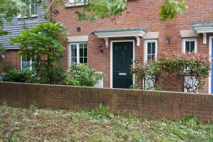 Κήπος έξω από το Spacious 5 Bed in Oxfordshire