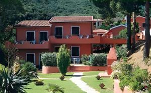 A garden outside Apartments in Capoliveri - Insel Elba 23660