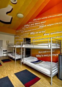 Postel nebo postele na pokoji v ubytování Heart of Gold Hostel Berlin