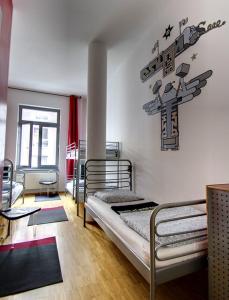 Postel nebo postele na pokoji v ubytování Heart of Gold Hostel Berlin