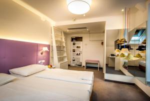 Posteľ alebo postele v izbe v ubytovaní BoutiqueHOTEL Donauwalzer