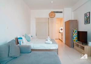 Postel nebo postele na pokoji v ubytování Stunning Palm Views Apt on the beach Dubai