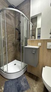 Apartment mit 3 Betten, Küche & Bad in Kassel tesisinde bir banyo