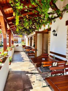 a row of tables and chairs in a restaurant at Nagy-Homoród Étterem és Panzió in Rareş