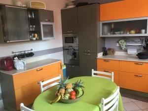 a kitchen with a table with a bowl of fruit on it at Location de meublés in Morne-à-lʼEau