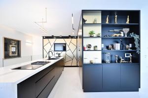 een keuken met blauwe kasten en een aanrecht bij Luxurious 3BR Penthouse with Jacuzzi by HolyGuest in Tel Aviv