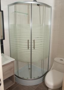 a glass shower in a bathroom with a toilet at Casa Recreo in Viña del Mar