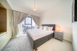 Postel nebo postele na pokoji v ubytování Burj Royale, Downtown Dubai - Mint Stay
