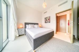 Postel nebo postele na pokoji v ubytování Burj Royale, Downtown Dubai - Mint Stay