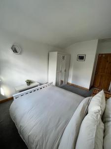 a bedroom with a large white bed in a room at Room In Hackney in London