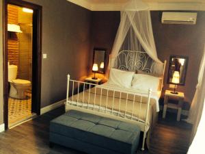 A bed or beds in a room at Han Boutique Hotel