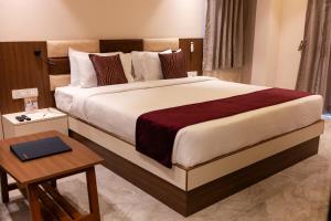 Letto o letti in una camera di Freesia Resort by Express Inn