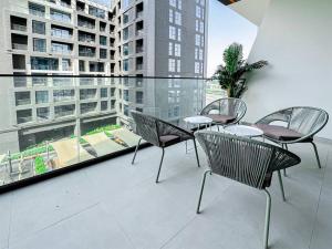Μπαλκόνι ή βεράντα στο Trophy Amazing Burj Khalifa Views from This Stylish Condo