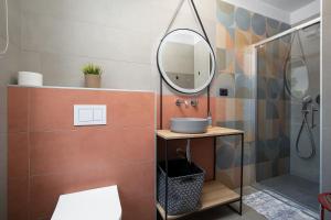 Łazienka w obiekcie Luxury design Villa Maell with private pool and high level of privacy - WiiBuk