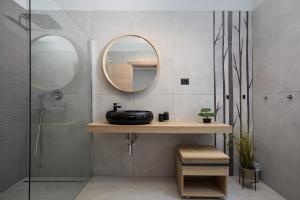 Łazienka w obiekcie Luxury design Villa Maell with private pool and high level of privacy - WiiBuk