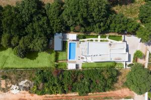 Basen w obiekcie Luxury design Villa Maell with private pool and high level of privacy - WiiBuk lub w pobliżu