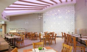 Restoran atau tempat makan lain di Hotel Marvel All Inclusive - FULLY RENOVATED FREE Beach Access