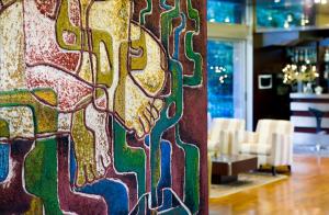 mozaika konia na ścianie w pokoju w obiekcie Mini Palace Hotel w mieście Viterbo
