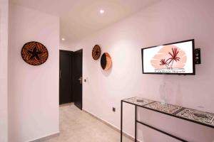 TV a/nebo společenská místnost v ubytování Riad La Petite Majorelle