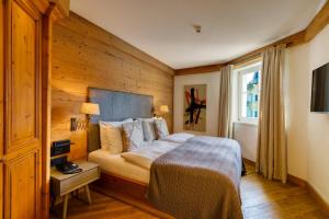 En eller flere senger på et rom på Posthotel Achenkirch Resort and Spa - Adults Only