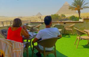 Üldine mäevaade või majutusasutusest Seven Pyramids View Inn pildistatud vaade