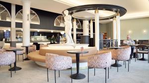 The lounge or bar area at Naantali Spa Hotel