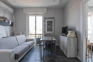 a living room with a couch and a table at cozy apartment in Florence