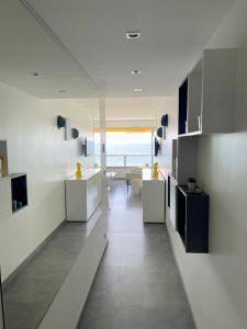 Η κουζίνα ή μικρή κουζίνα στο Luminous cocoon with Athena Port pool