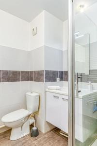 Koupelna v ubytování Bel appartement-garage privé-balcon-wifi fibre + 21 fotografií