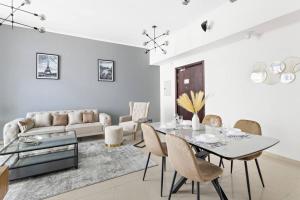 Posezení v ubytování StoneTree - Modern 1 BR Apartment near Marina Beach