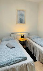 En eller flere senge i et værelse på Padborg Hotel